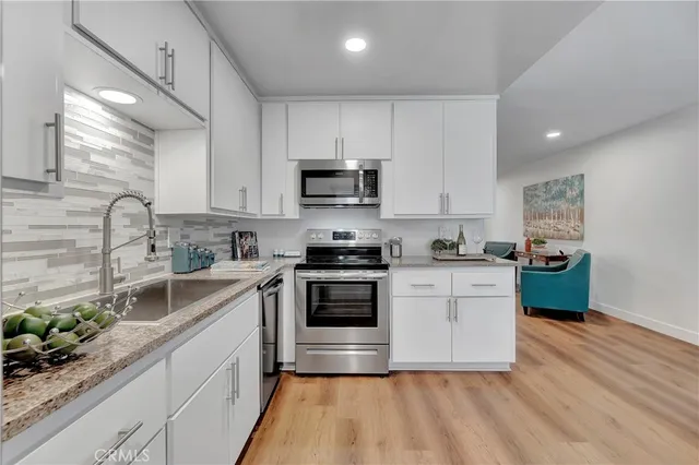 $2,100 | 444 Obispo Avenue, Unit 201, Long Beach, CA 90814