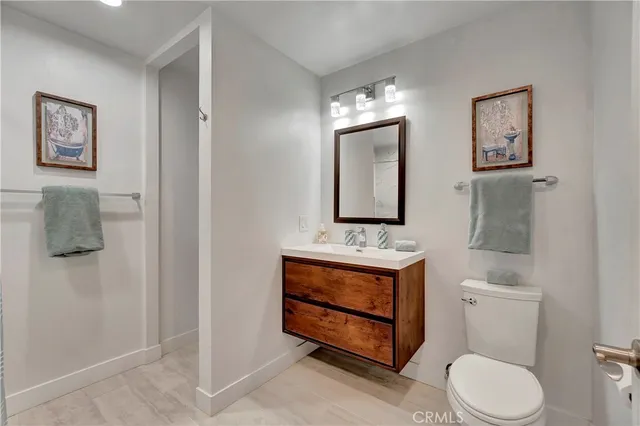 $2,100 | 444 Obispo Avenue, Unit 201, Long Beach, CA 90814