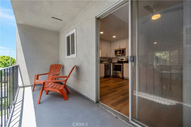$2,100 | 444 Obispo Avenue, Unit 201, Long Beach, CA 90814