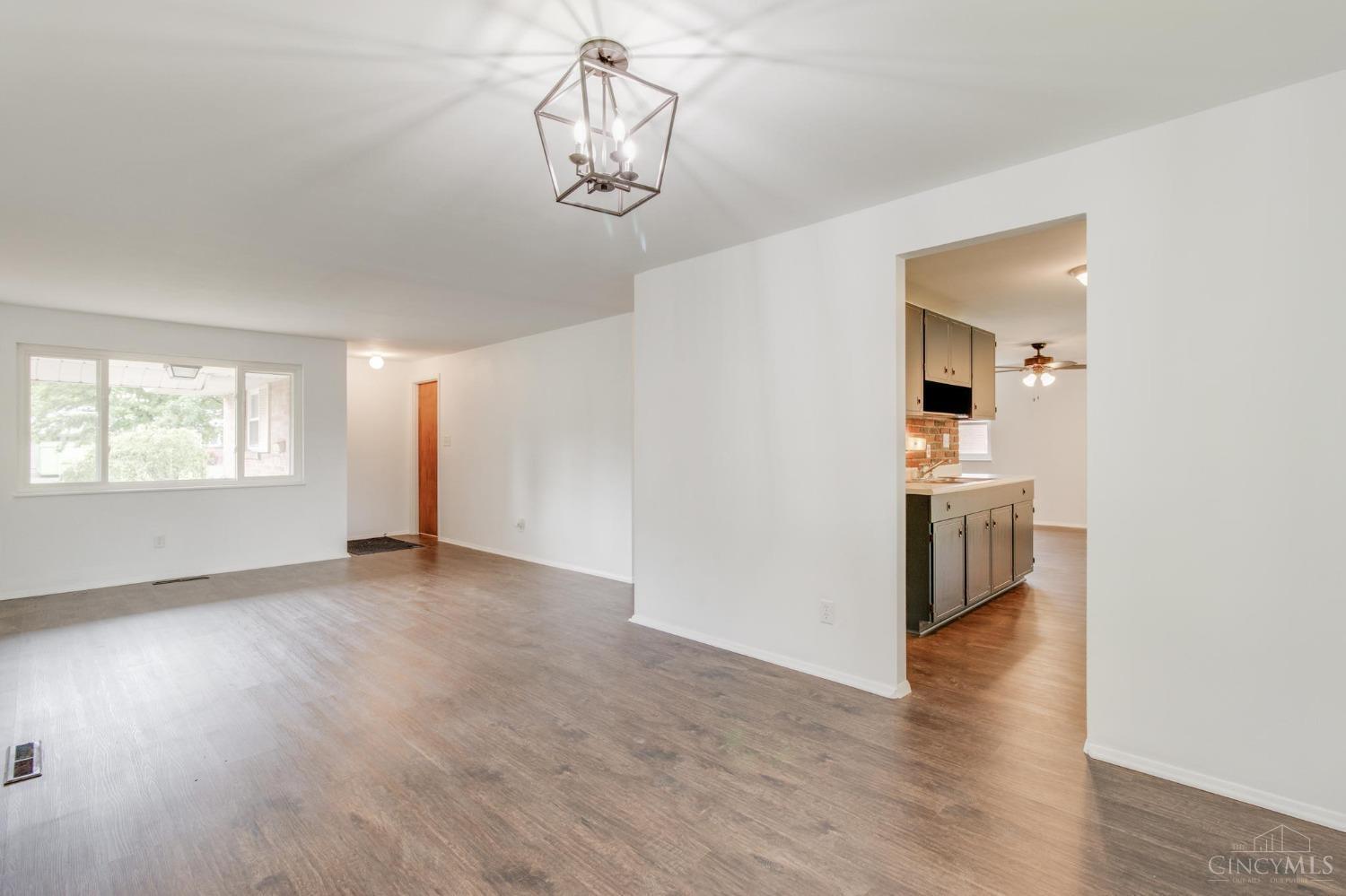 12146 Benadir Road Springdale, OH 45246 - Photo 5 of 32 Gallery Image 5