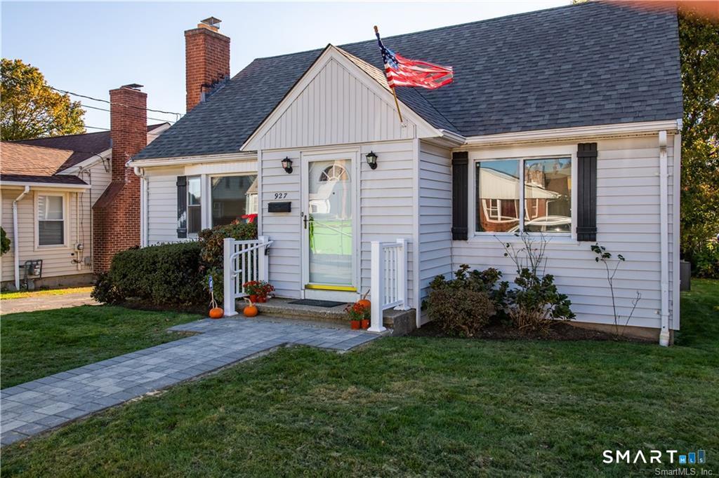 927 Birmingham Street Bridgeport, CT 06606 - Photo 2 of 27