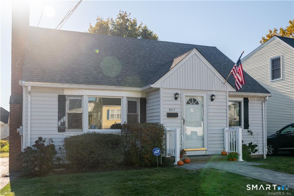 927 Birmingham Street Bridgeport, CT 06606 - Photo 3 of 27