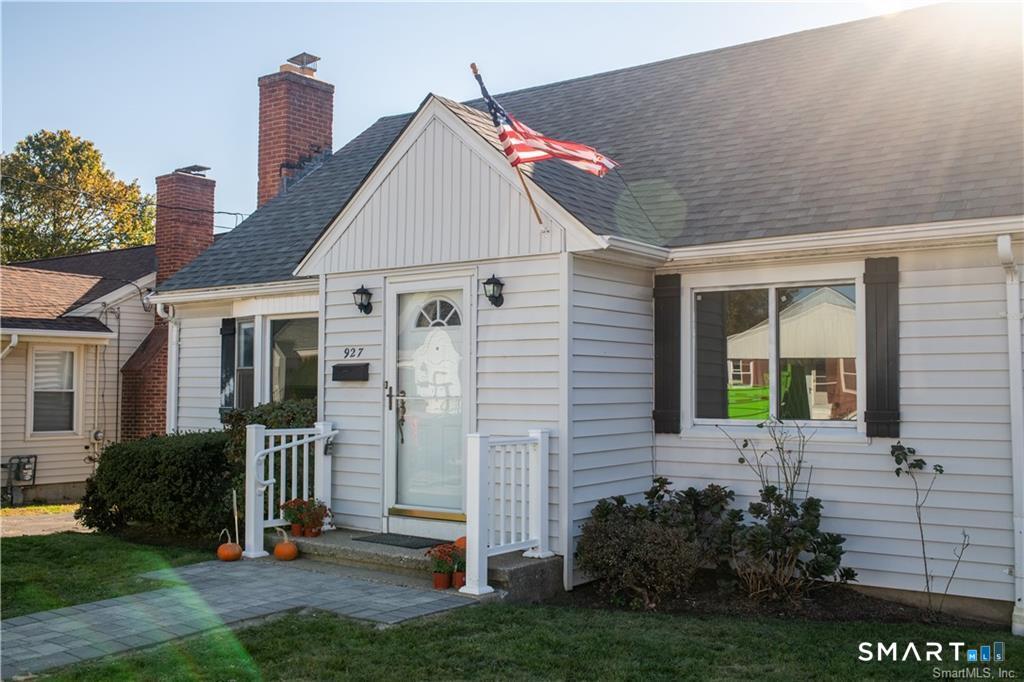 927 Birmingham Street Bridgeport, CT 06606 - Photo 4 of 27