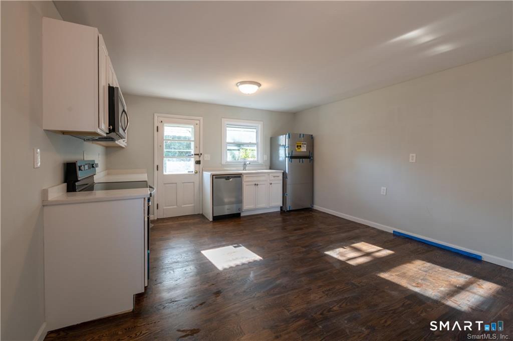 927 Birmingham Street Bridgeport, CT 06606 - Photo 6 of 27