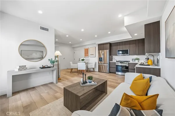 $5,000 | 150 South Oak Knoll Avenue, Unit 105, Pasadena, CA 91101