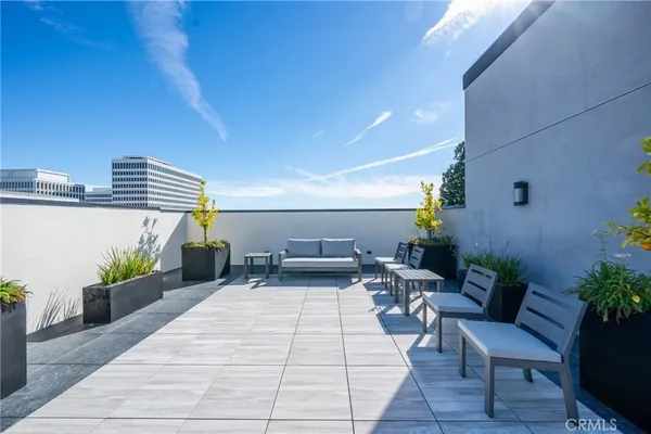 $5,000 | 150 South Oak Knoll Avenue, Unit 105, Pasadena, CA 91101