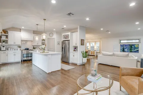 $799,000 | 3909 West 7th Street, Fort Worth, TX 76107