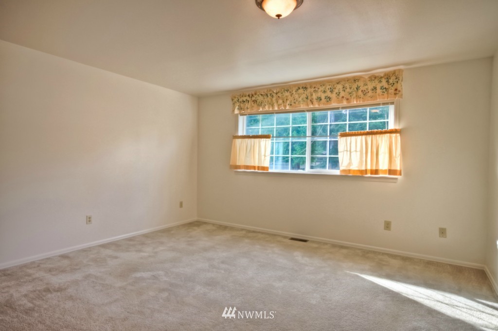 807 15th Street Southwest Edmonds, WA 98020 - Photo 12 of 15 Gallery Image 12