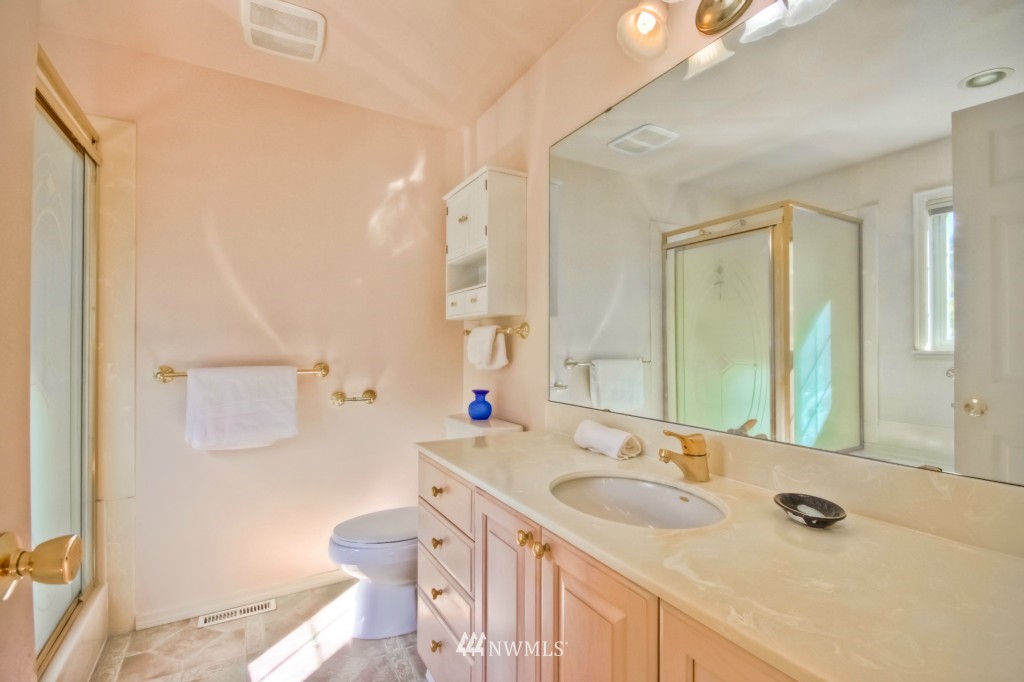 807 15th Street Southwest Edmonds, WA 98020 - Photo 13 of 15 Gallery Image 13