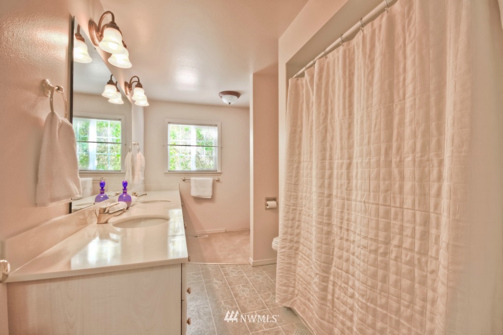 807 15th Street Southwest Edmonds, WA 98020 - Photo 14 of 15 Gallery Image 14