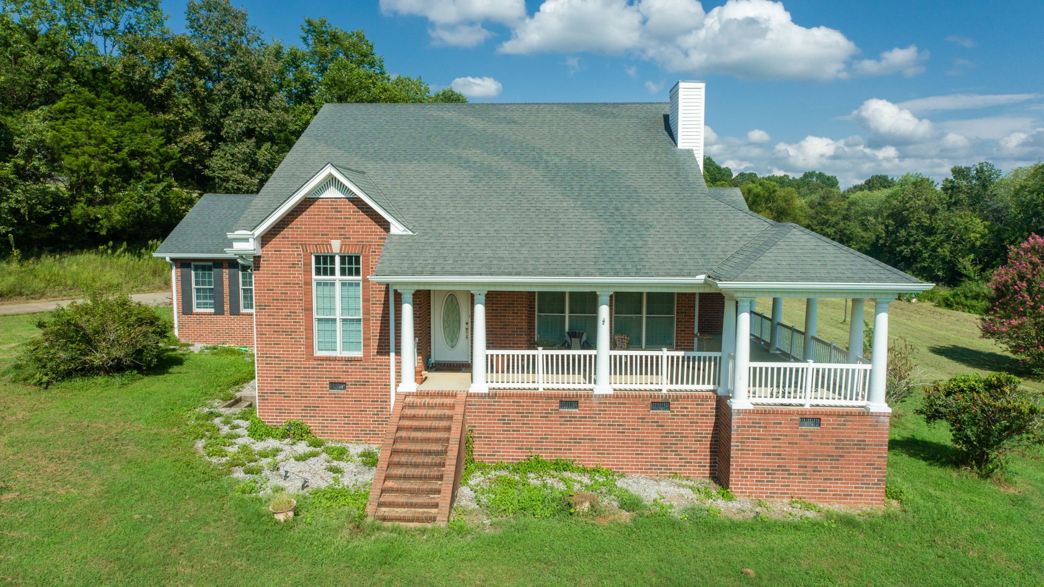 1985 Linwood Road Watertown, TN 37184 - Photo 3 of 57 a front view of a house with a garden