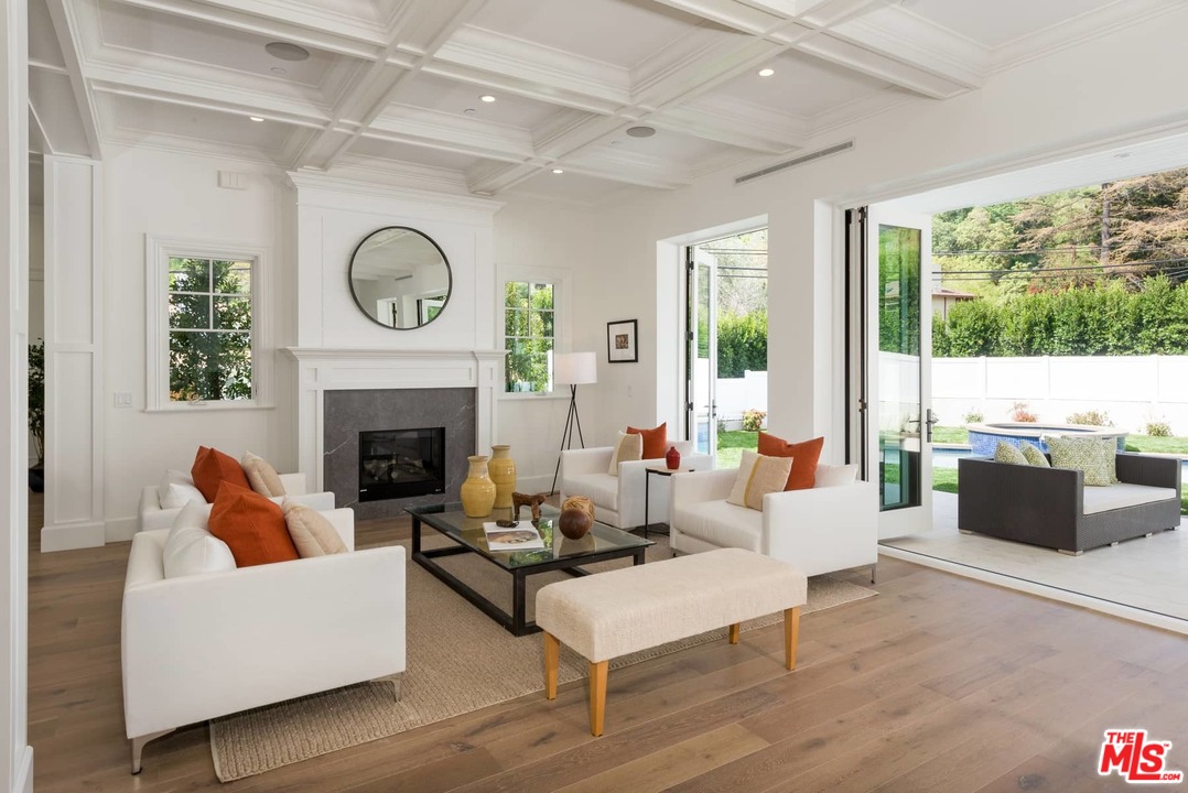 12090 Chalon Road Los Angeles, CA 90049 - Photo 8 of 47 Gallery Image 8
