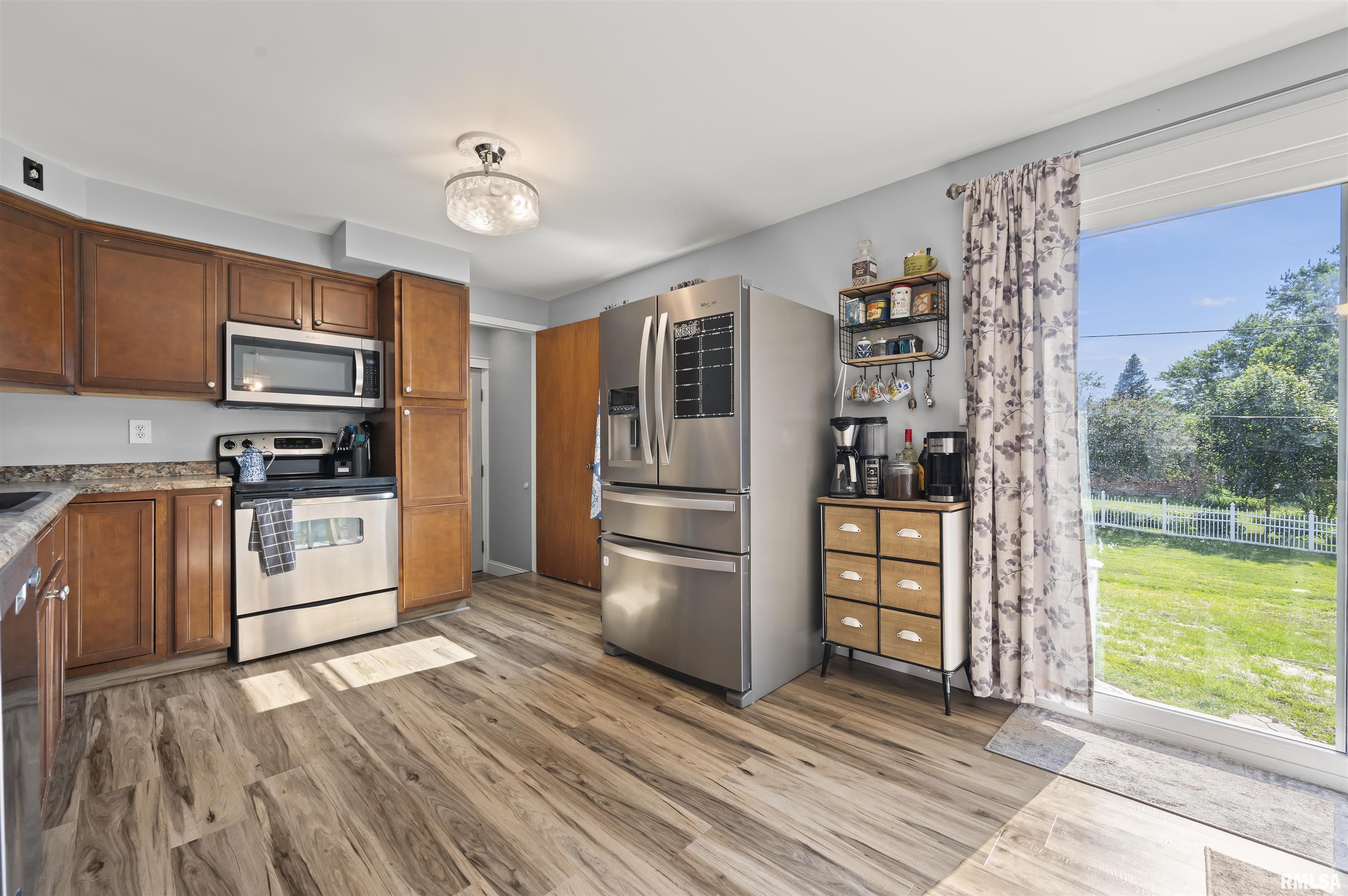 405 Daniel Parkway Washington, IL 61571 - Photo 13 of 45