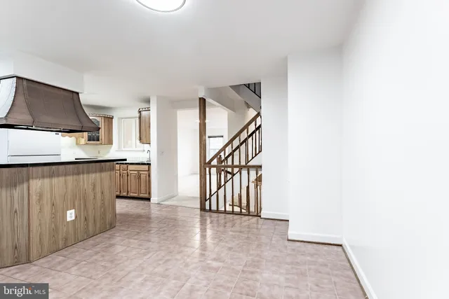 a view of entryway and kitchen
