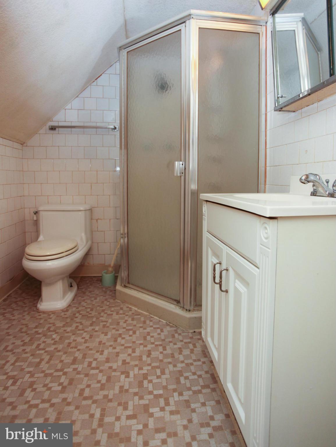 1709 Burnham Road Baltimore, MD 21222 - Photo 19 of 28 Bath