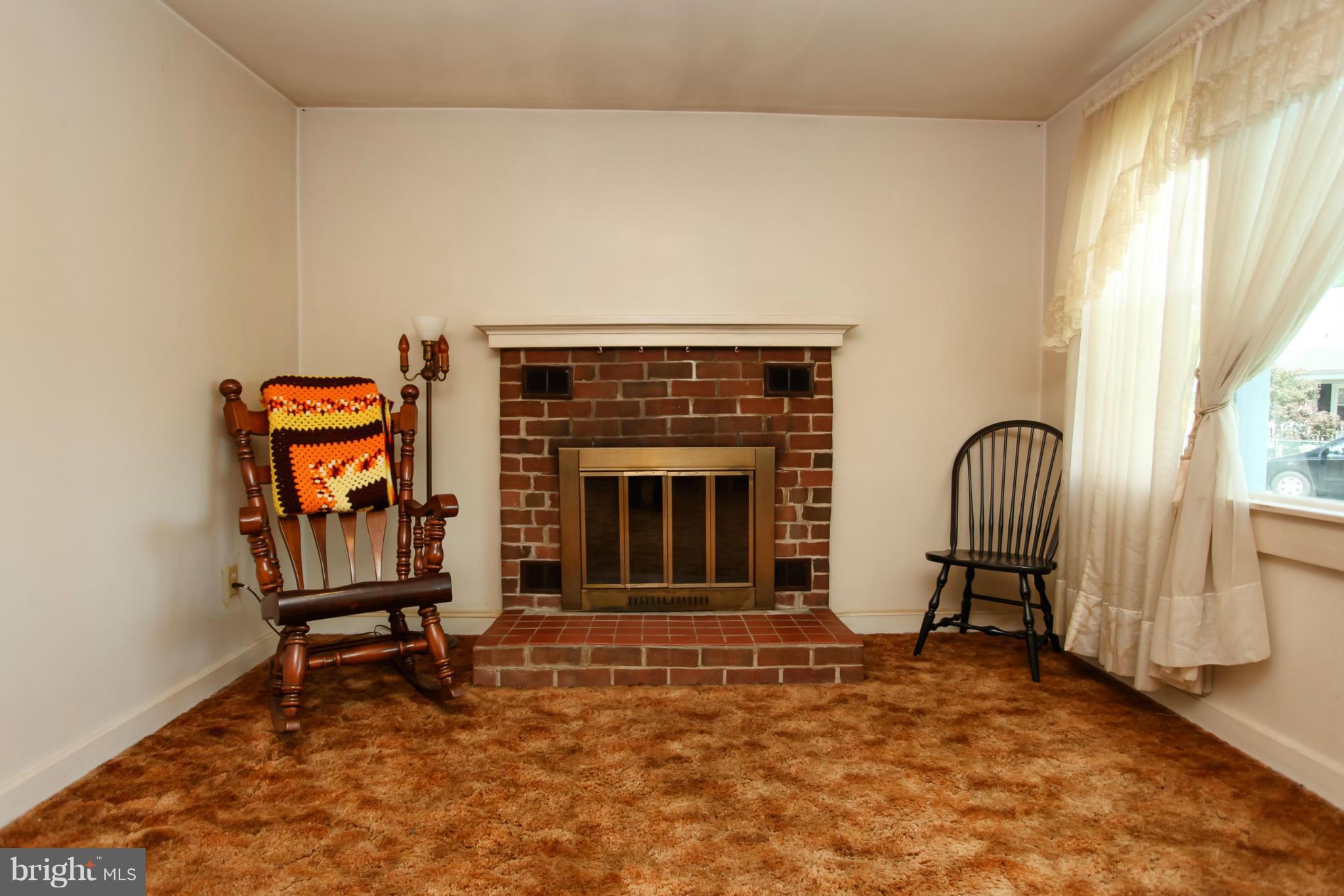 1709 Burnham Road Baltimore, MD 21222 - Photo 7 of 28 Living Room