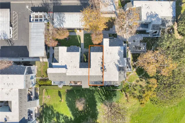 an aerial view of residential building and lake