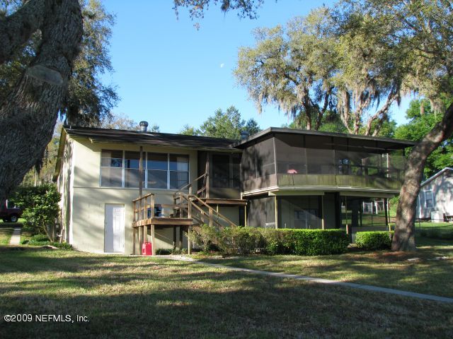 6640 Brooklyn Bay Road Keystone Heights, FL 32656 - Photo 4 of 5 a front view of a house with a garden