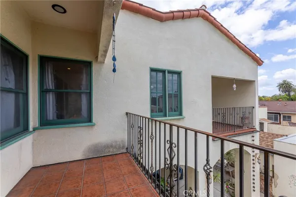 $1,599,000 | 3638 Lewis Avenue, Long Beach, CA 90807