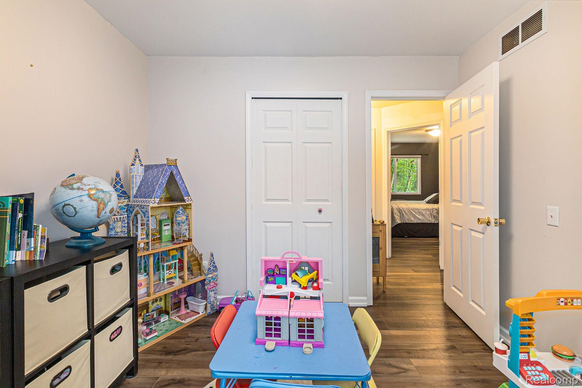 8707 Clark Road Clarkston, MI 48346 - Photo 20 of 35 Gallery Image 20