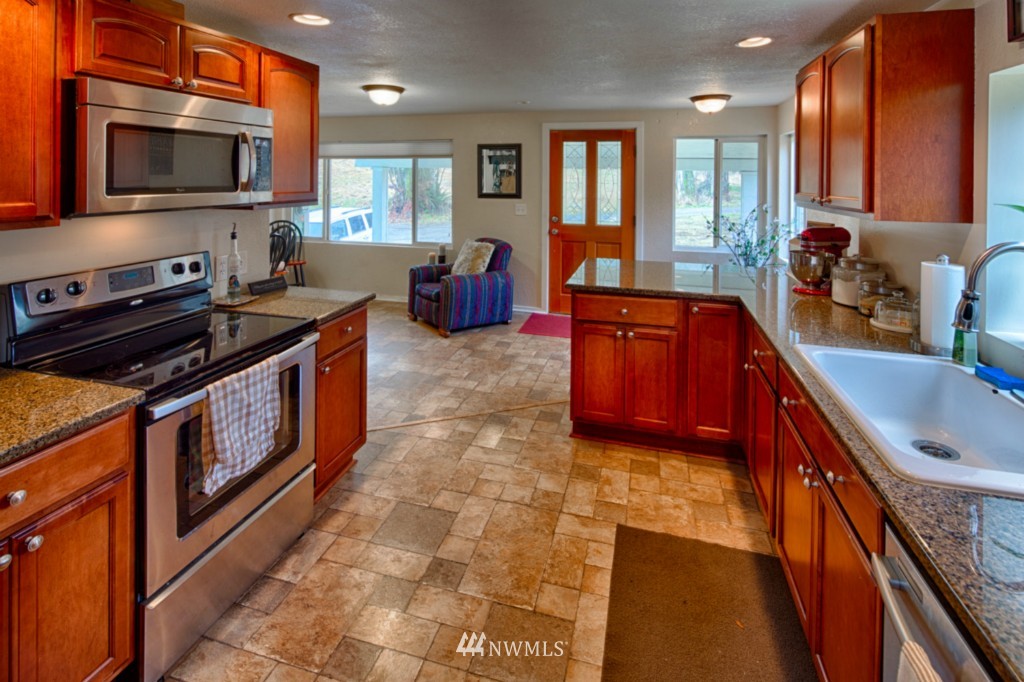 18949 Mountain View Road Northeast Duvall, WA 98019 - Photo 3 of 20 Gallery Image 3
