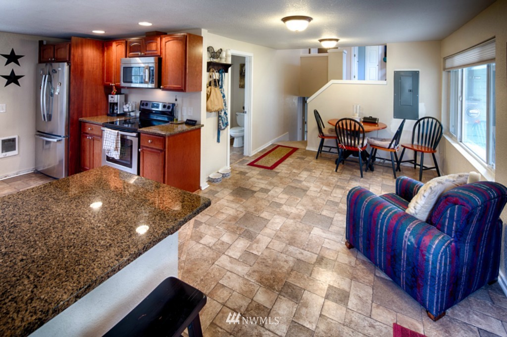 18949 Mountain View Road Northeast Duvall, WA 98019 - Photo 4 of 20 Gallery Image 4