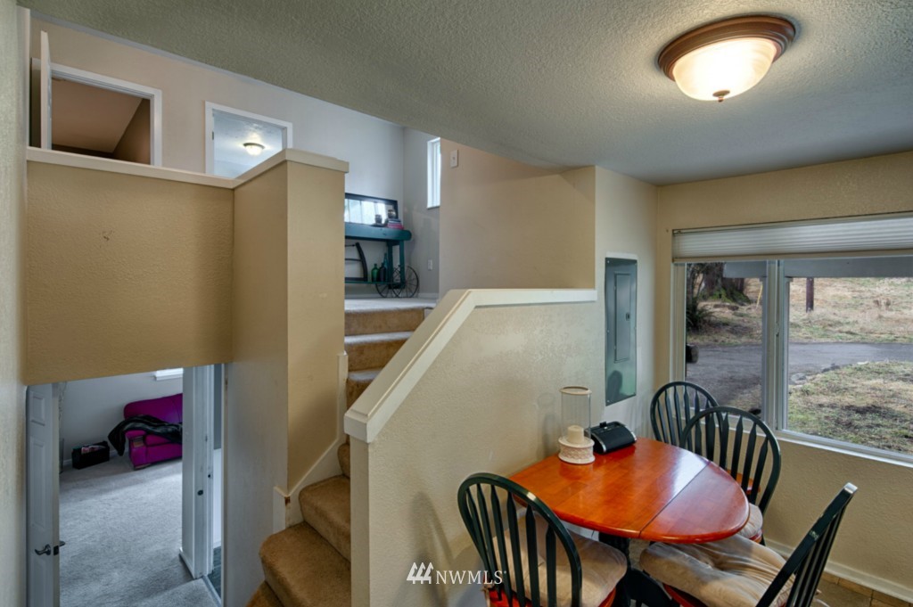 18949 Mountain View Road Northeast Duvall, WA 98019 - Photo 5 of 20 Gallery Image 5