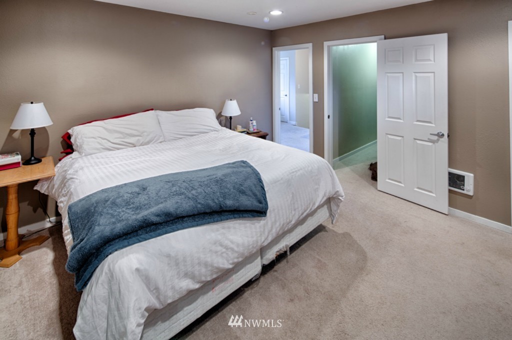 18949 Mountain View Road Northeast Duvall, WA 98019 - Photo 7 of 20 Gallery Image 7