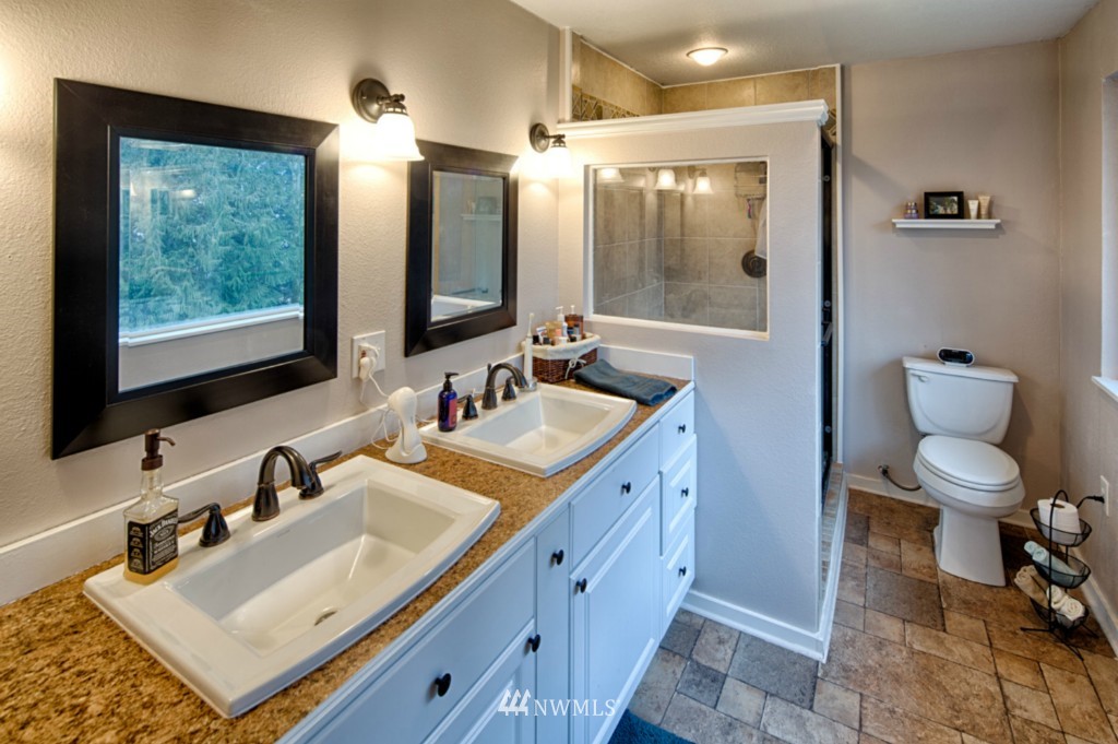 18949 Mountain View Road Northeast Duvall, WA 98019 - Photo 9 of 20 Gallery Image 9