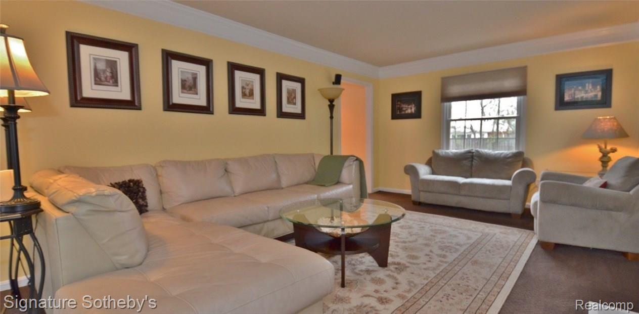1860 Yorkshire Road Birmingham, MI 48009 - Photo 19 of 48 22 - living room.JPG