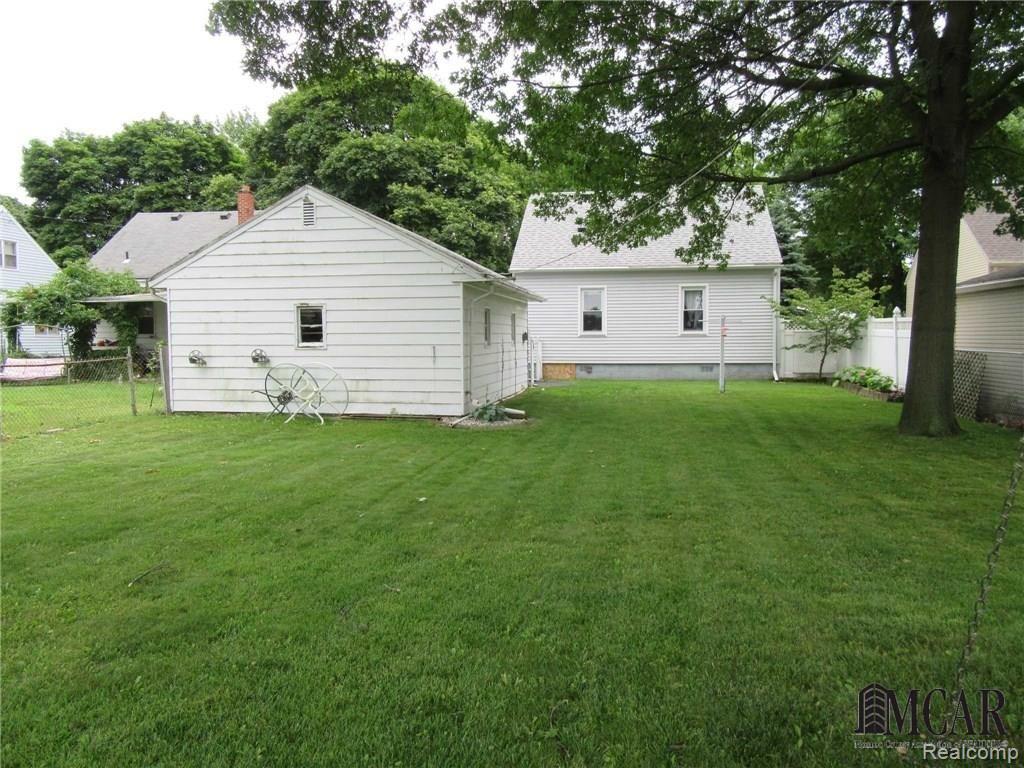 15421 Dayton Road Monroe, MI 48161 - Photo 11 of 24 11.jpg