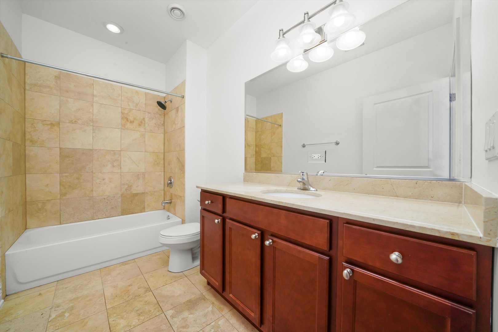 3300 West Irving Park Road, Unit F4 Chicago, IL 60618 - Photo 11 of 18 Gallery Image 11