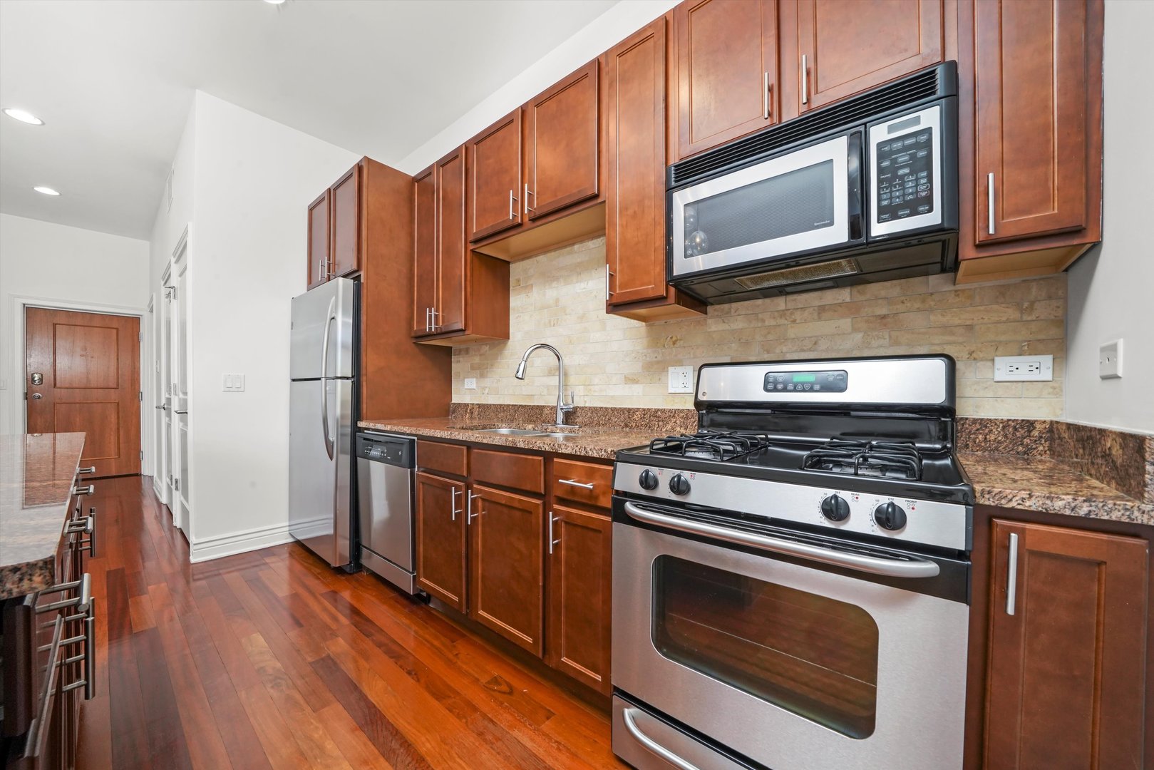 3300 West Irving Park Road, Unit F4 Chicago, IL 60618 - Photo 4 of 18 Gallery Image 4