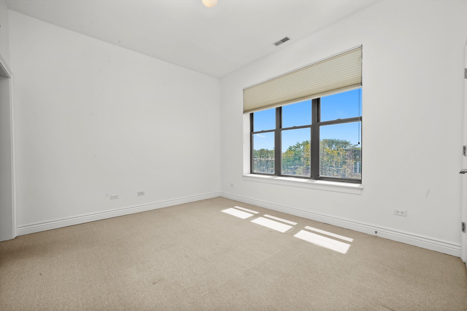 3300 West Irving Park Road, Unit F4 Chicago, IL 60618 - Photo 7 of 18 Gallery Image 7