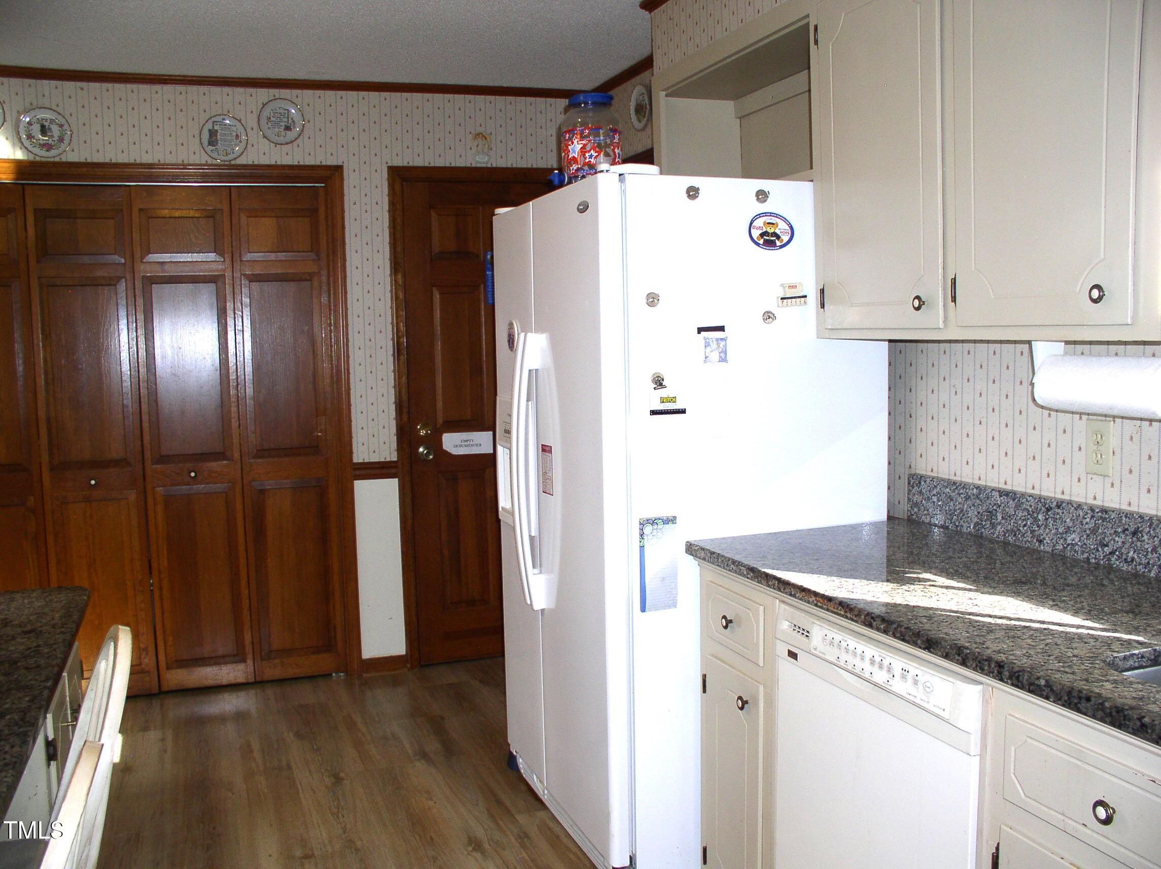 105 Lake Road Henderson, NC 27537 - Photo 9 of 51 Kitchen