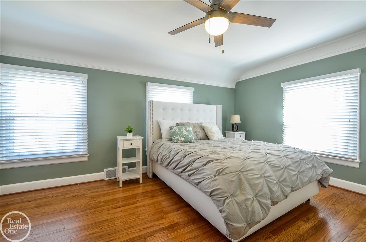 1753 Hampton Road Grosse Pointe Woods, MI 48236 - Photo 18 of 29