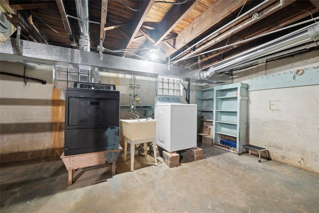 835 Charles Street Carnegie, PA 15106 - Photo 28 of 35 a view of a room with gym equipment