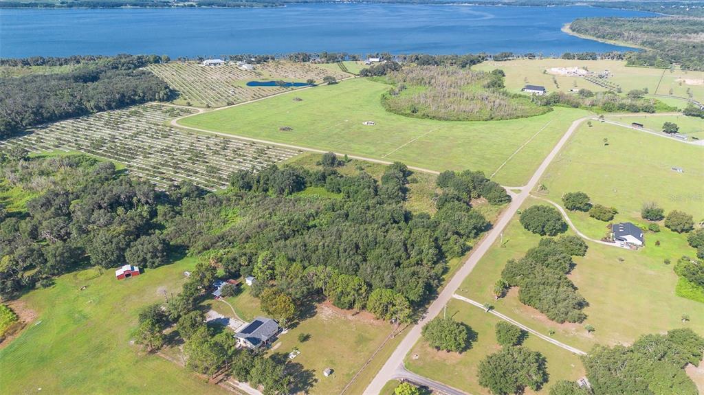 Yale Hammock Road Umatilla, FL 32784 - Photo 9 of 28 a bathroom with a bathtub