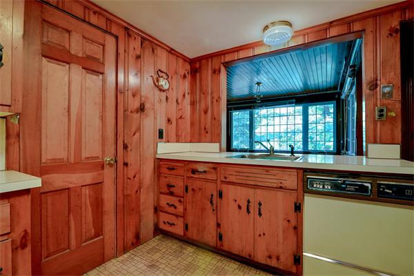 5 Standish Road Wellesley, MA 02481 - Photo 8 of 15