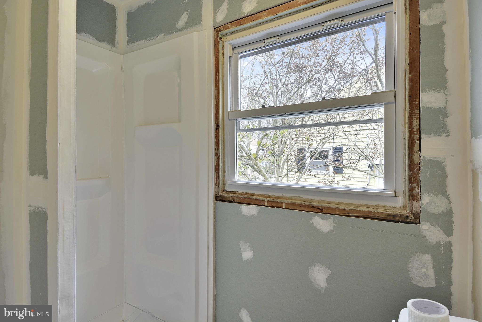 4402 Garrett Park Road Silver Spring, MD 20906 - Photo 18 of 30 Master Bath