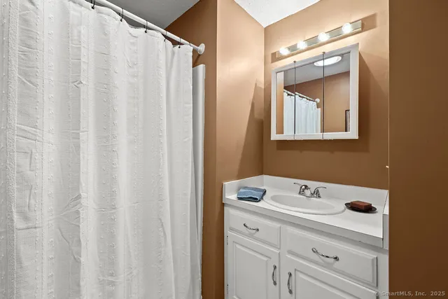 $227,000 | 171 New Britain Avenue, Unit 171, Farmington, CT 06085