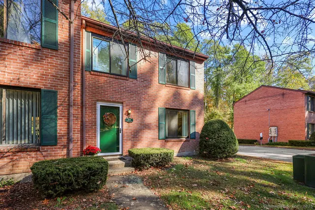 $227,000 | 171 New Britain Avenue, Unit 171, Farmington, CT 06085