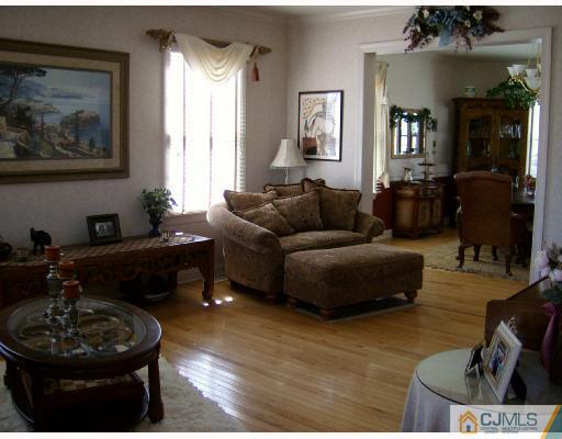 16 Cummings Road Monmouth Junction, NJ 08852 - Photo 4 of 10 Gallery Image 4