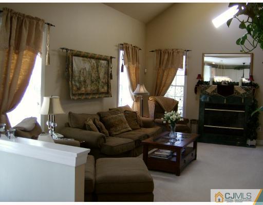 16 Cummings Road Monmouth Junction, NJ 08852 - Photo 6 of 10 Gallery Image 6