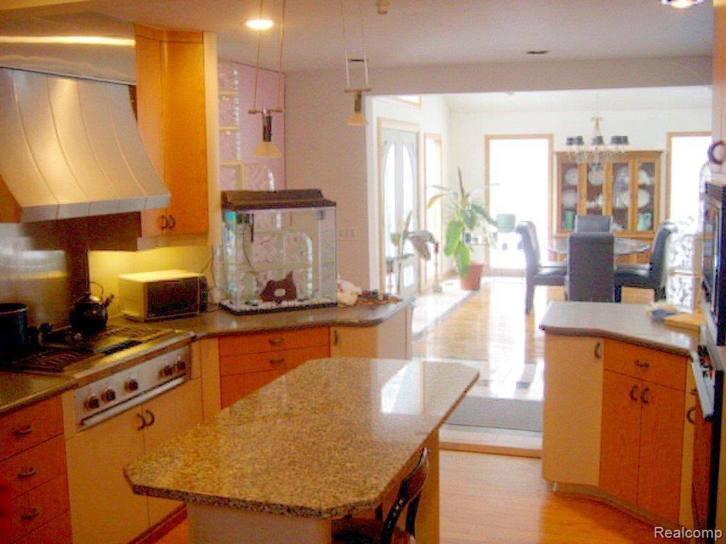 41700 West 9 Mile Road Novi, MI 48375 - Photo 10 of 18 KICTH W GRANITE ISLAND & CORIAN