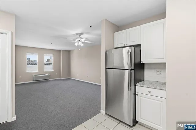 $3,225 | 905 River Road, Unit 200, Edgewater, NJ 07020