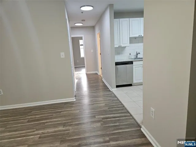 $3,225 | 905 River Road, Unit 200, Edgewater, NJ 07020