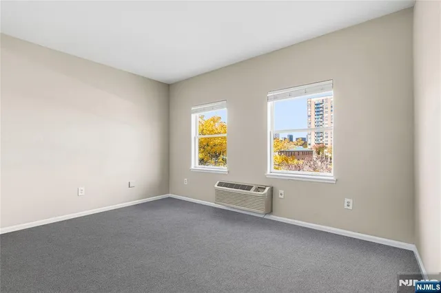 $3,225 | 905 River Road, Unit 200, Edgewater, NJ 07020