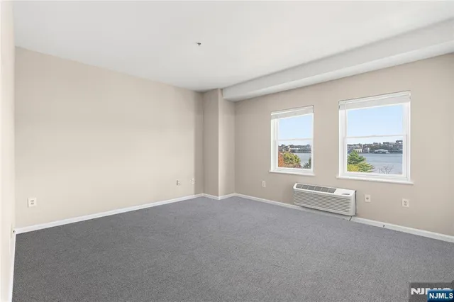 $3,225 | 905 River Road, Unit 200, Edgewater, NJ 07020