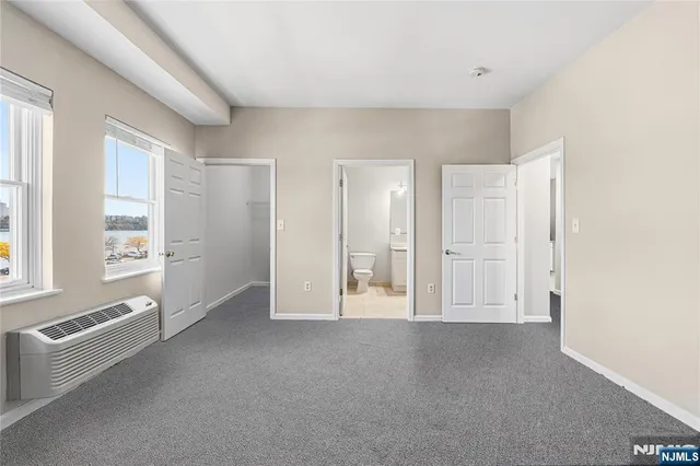 $3,225 | 905 River Road, Unit 200, Edgewater, NJ 07020